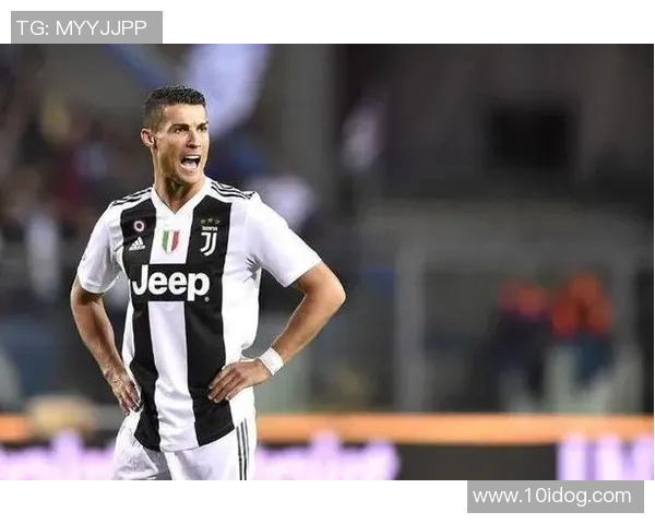 速度与力量并存的黑人足球前锋球星在绿茵场上的传奇故事